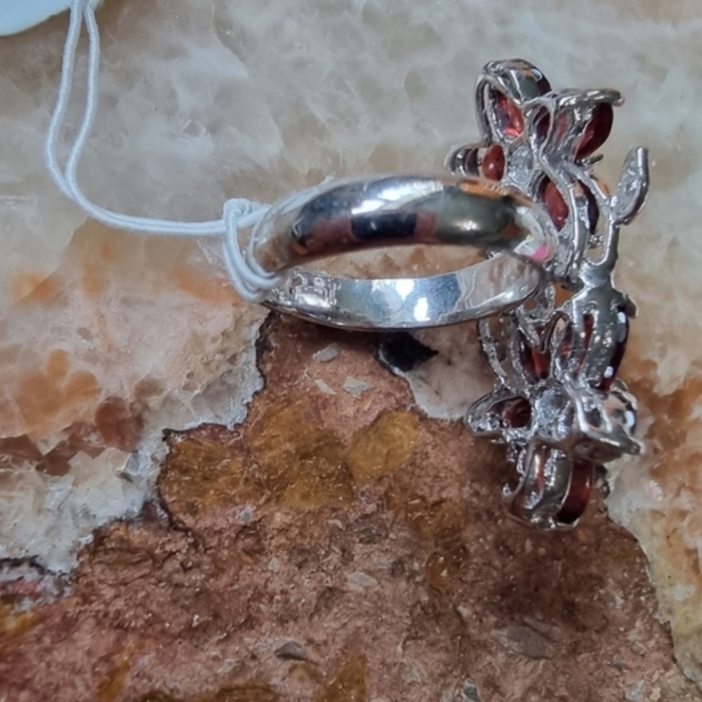 🆕️ Stunning Sterling Silver W/ 14k White Gold Overlay Garnet Flower Ring Sz 5.5 - Picture 4 of 7